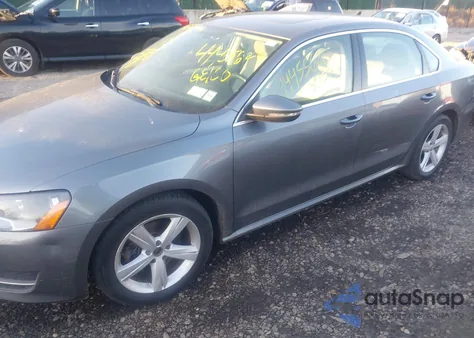 2012 Volkswagen Passat 2.5L Se z USA, uszkodzony, nr VIN 1VWBP7A35CC059423